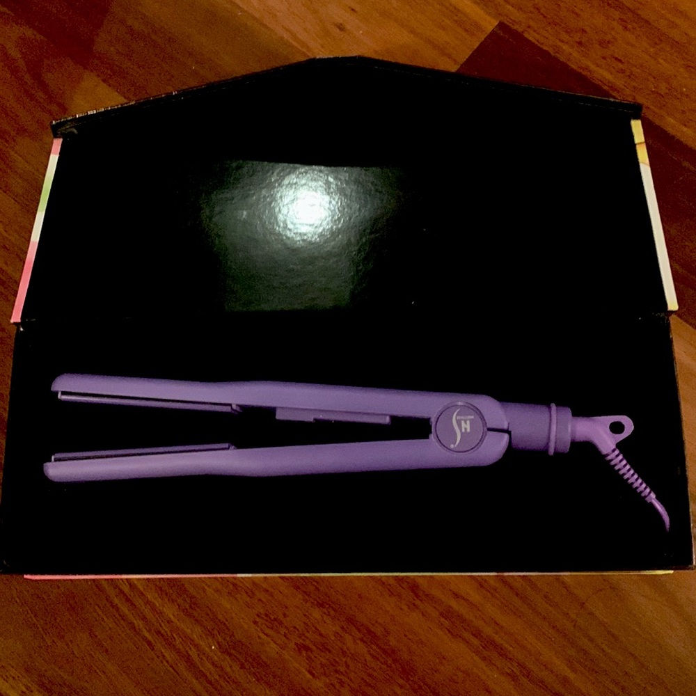 Herstyler purple flat iron